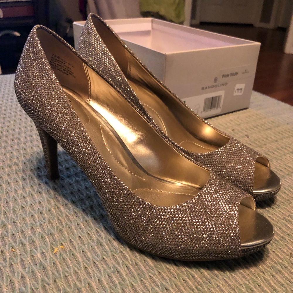 Bandolino Peep toe sparkly heels worn once